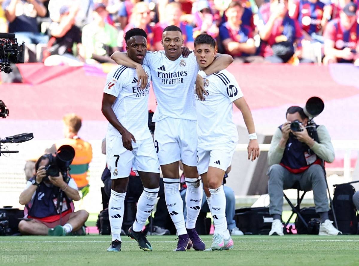 亚历克斯的 亚历克斯的